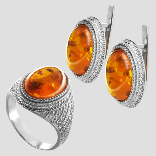 Ring with Amber